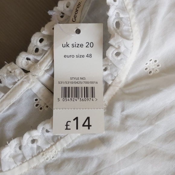 Pretty eyelet lace top - Picture 3 of 3